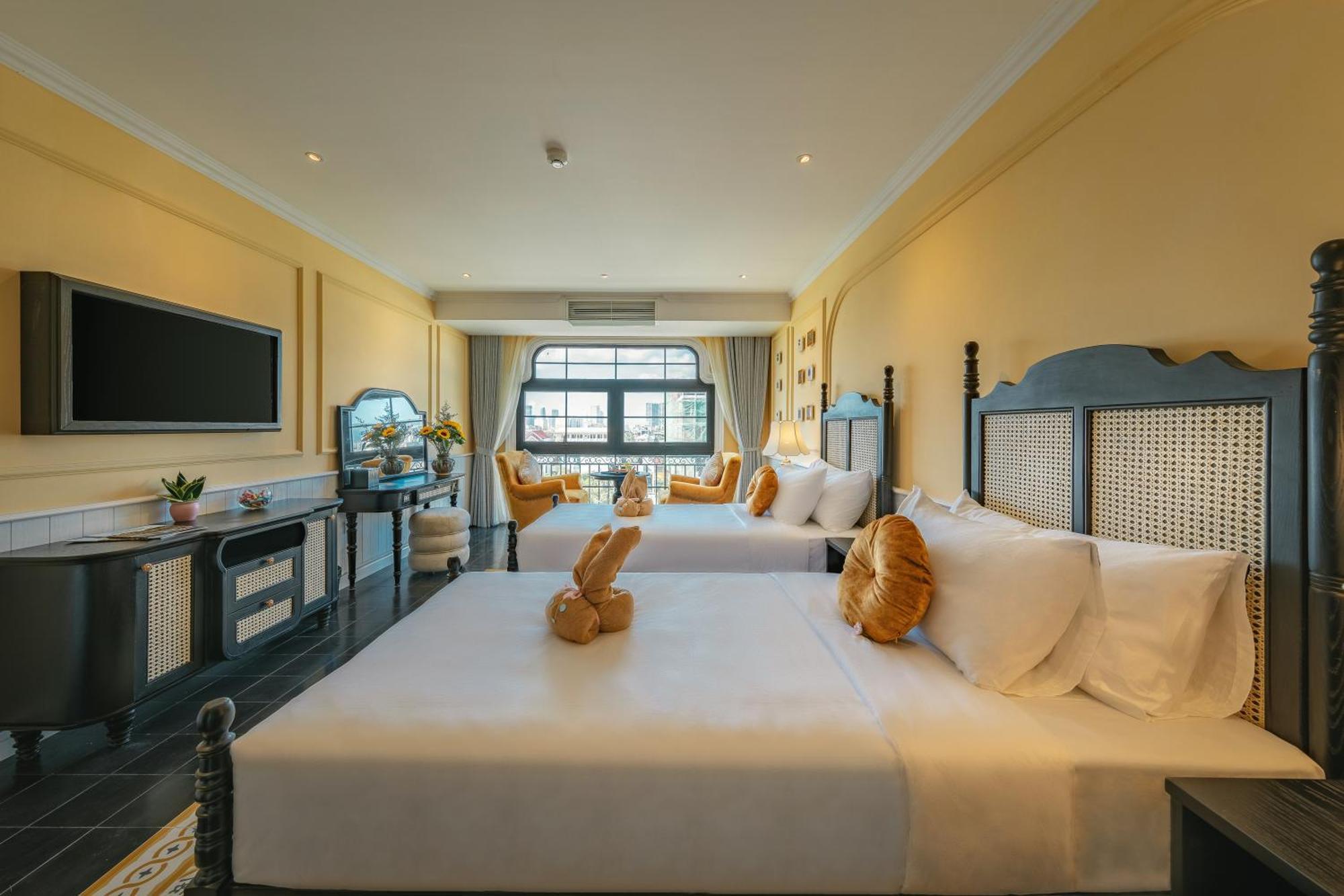 The Now Boutique & 4*
